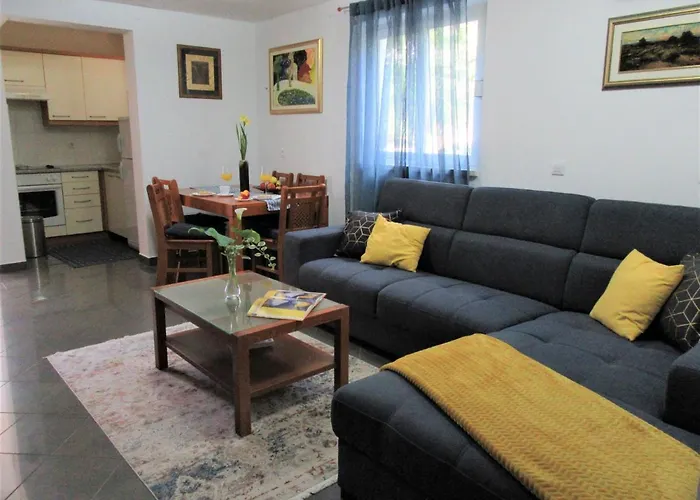 Apartments With Parking Space Orebic - Peljesac - 4536 *